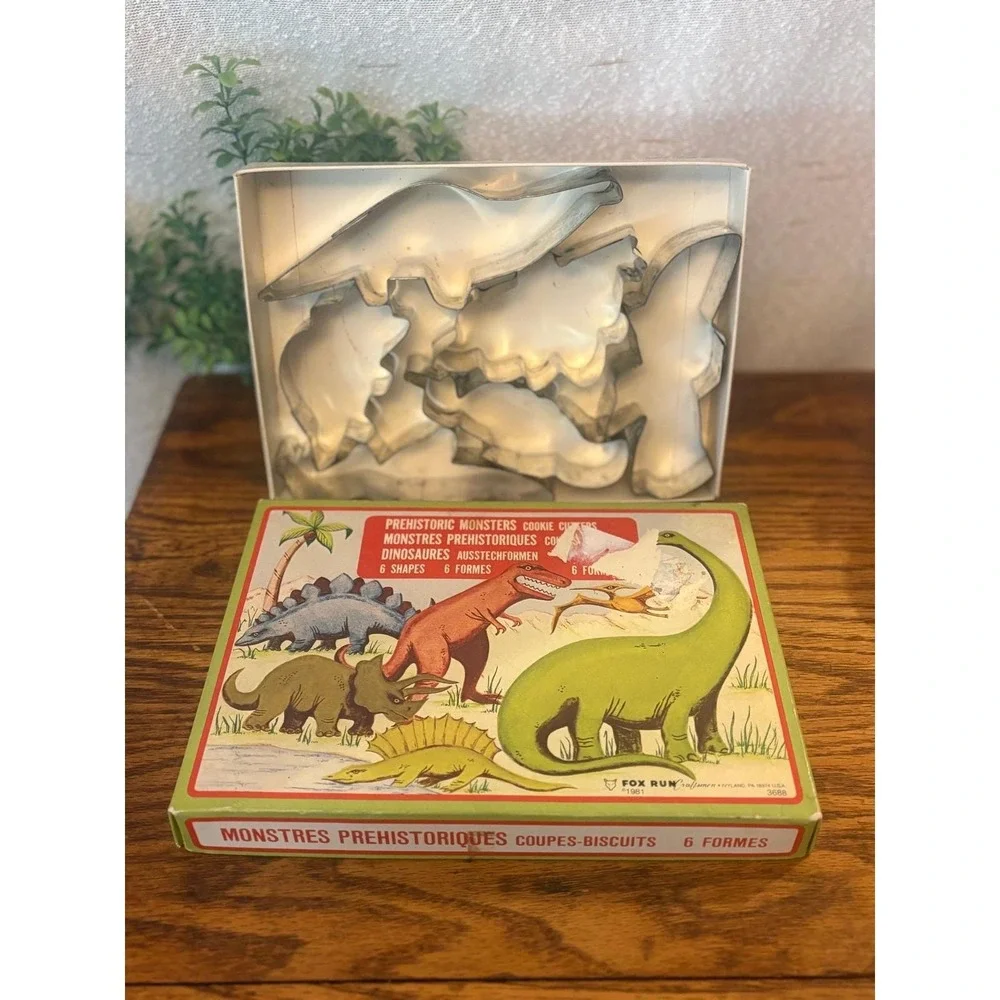 Dinosaur 1981 Metal Cookie Cutters Set of 6 T-Rex Stegosaurus Triceratops
